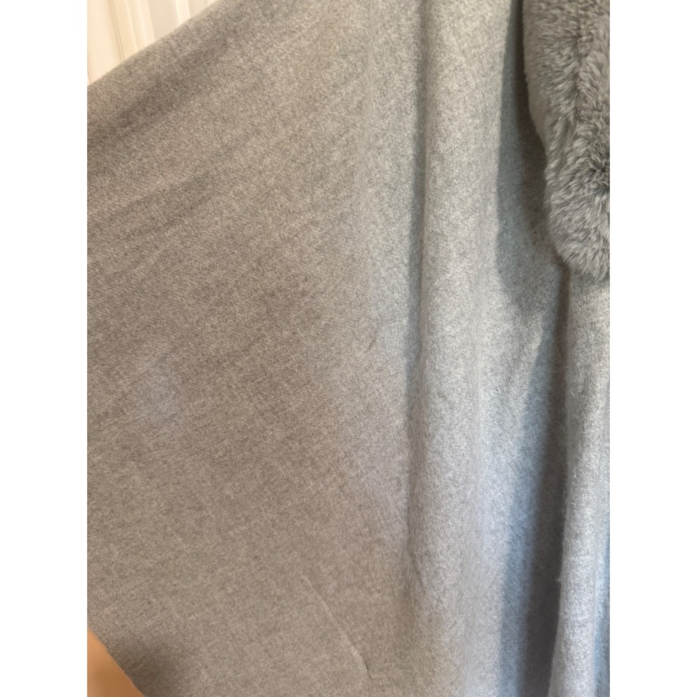 Liz Claiborne Gray Faux Fur Collar Cape Coat Wrap OS Heather Grey Outerwear - Picture 2 of 5